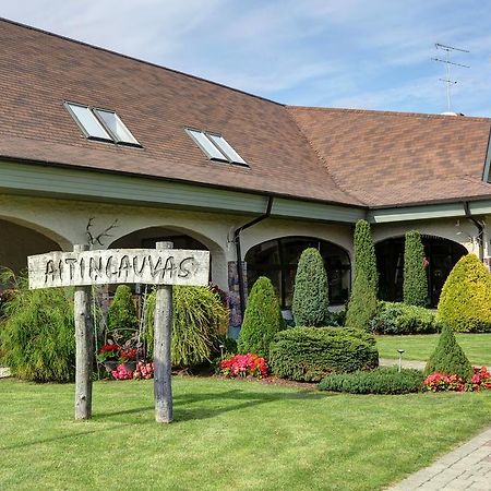 Aitinlauvas Hotel Tīreļi Bagian luar foto