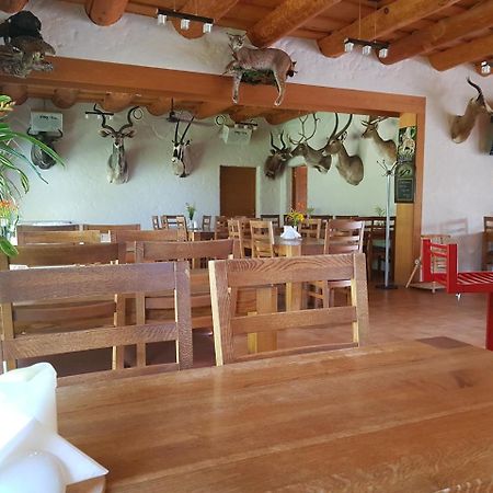 Aitinlauvas Hotel Tīreļi Bagian luar foto