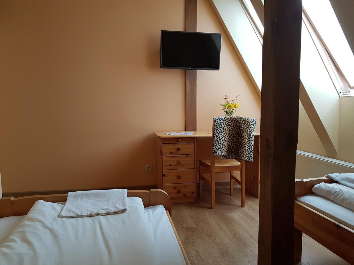 Aitinlauvas Hotel Tīreļi Bagian luar foto