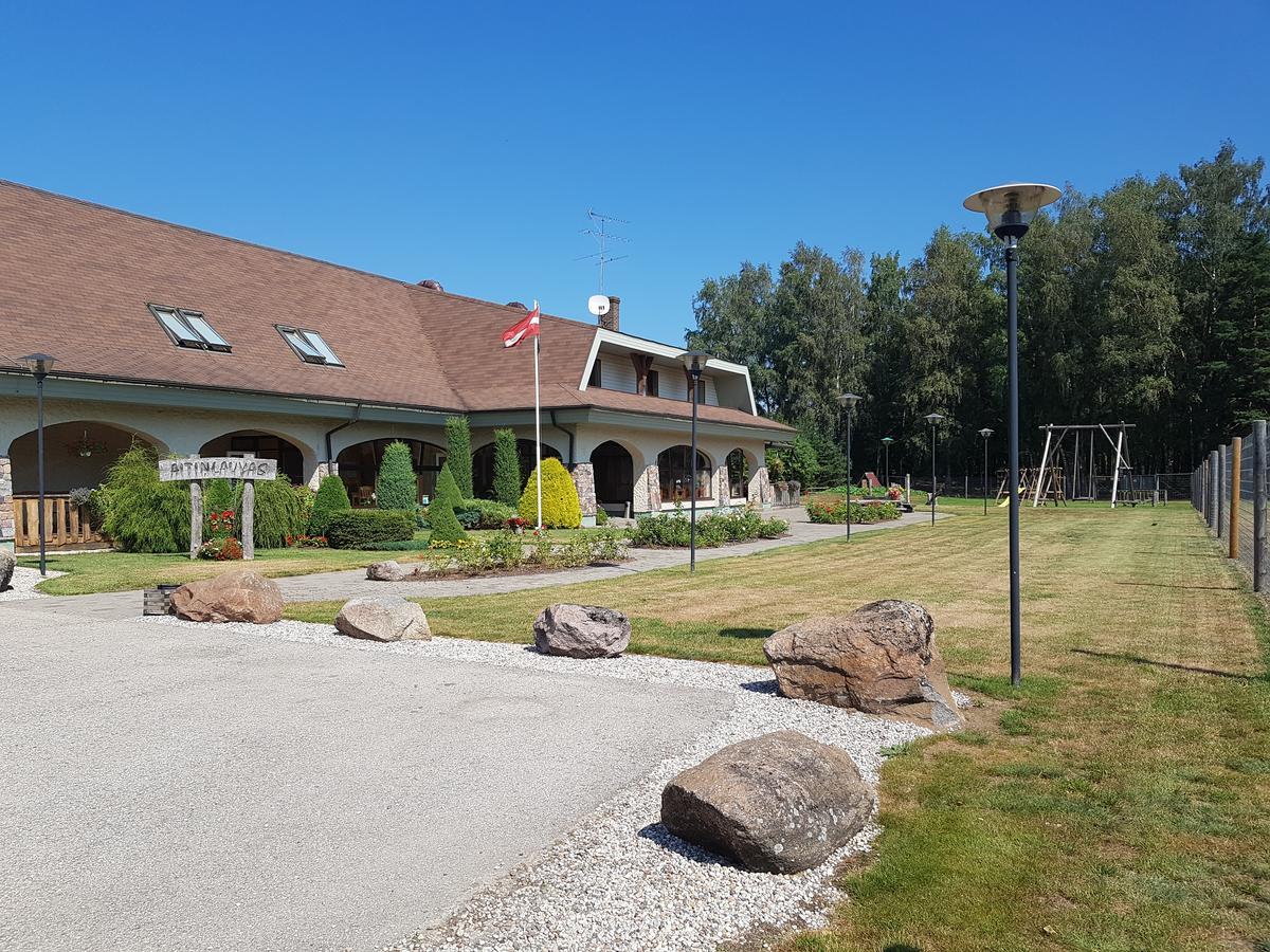 Aitinlauvas Hotel Tīreļi Bagian luar foto