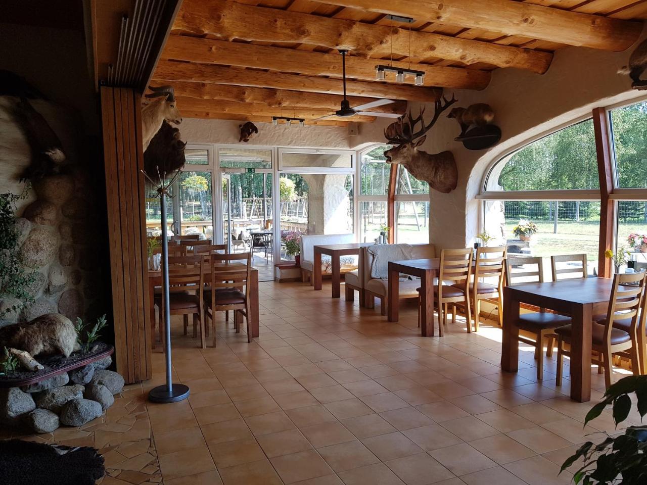 Aitinlauvas Hotel Tīreļi Bagian luar foto