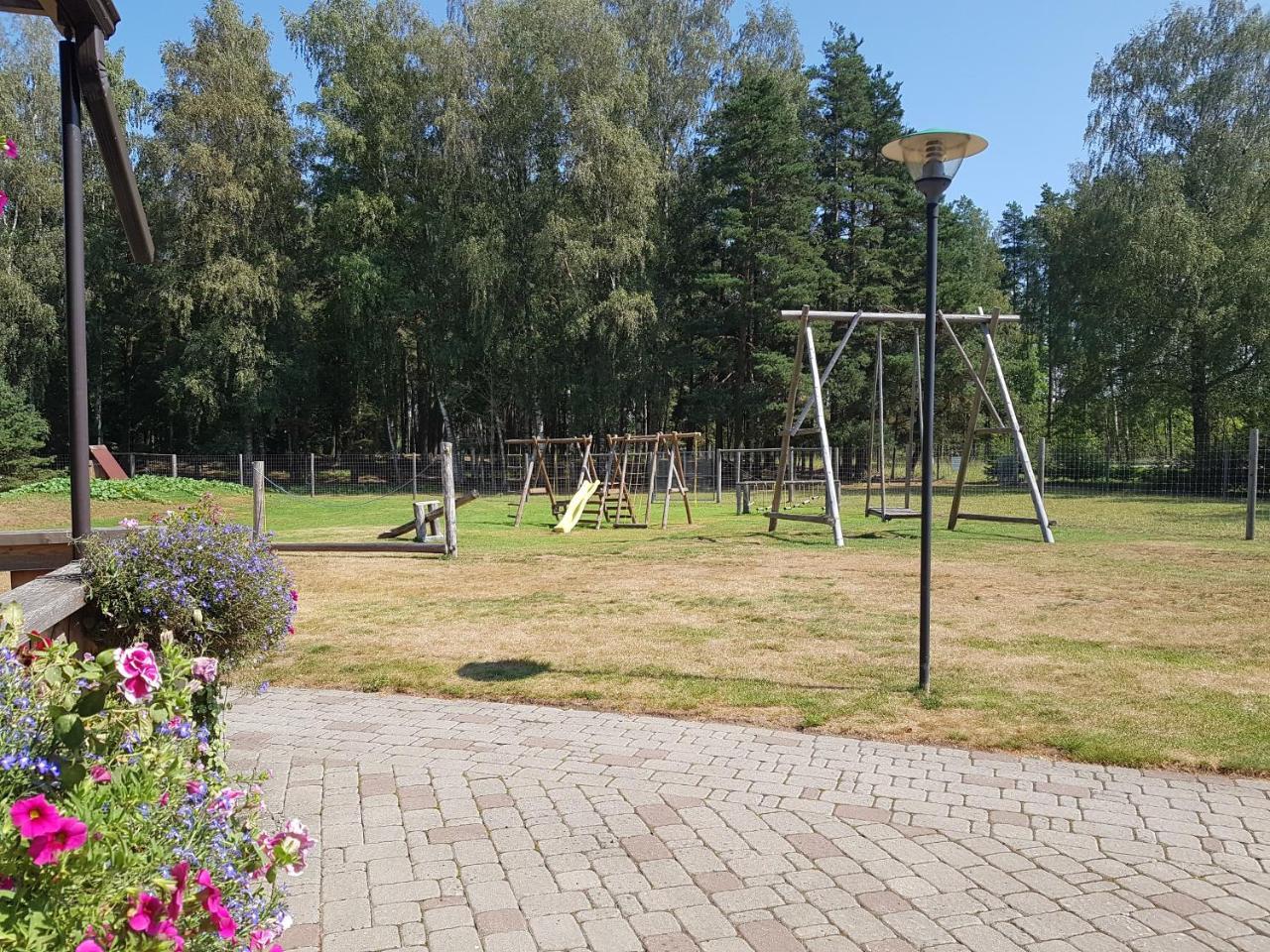 Aitinlauvas Hotel Tīreļi Bagian luar foto